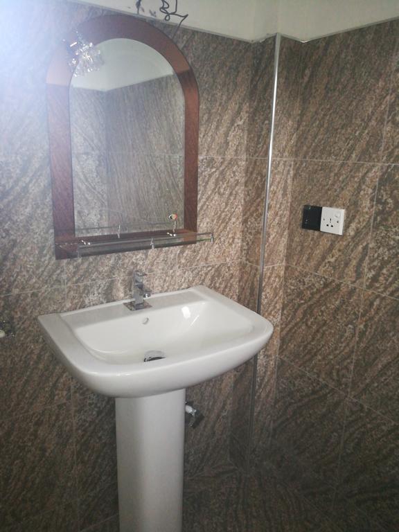 Walawe Park View Hotel Удавалаве Экстерьер фото